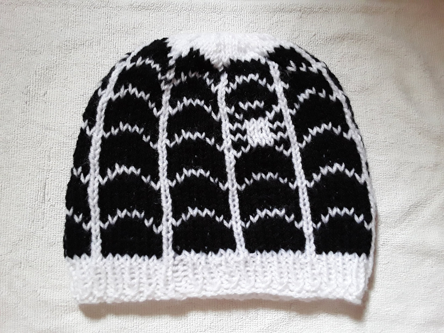 Crawling Spiders Hat